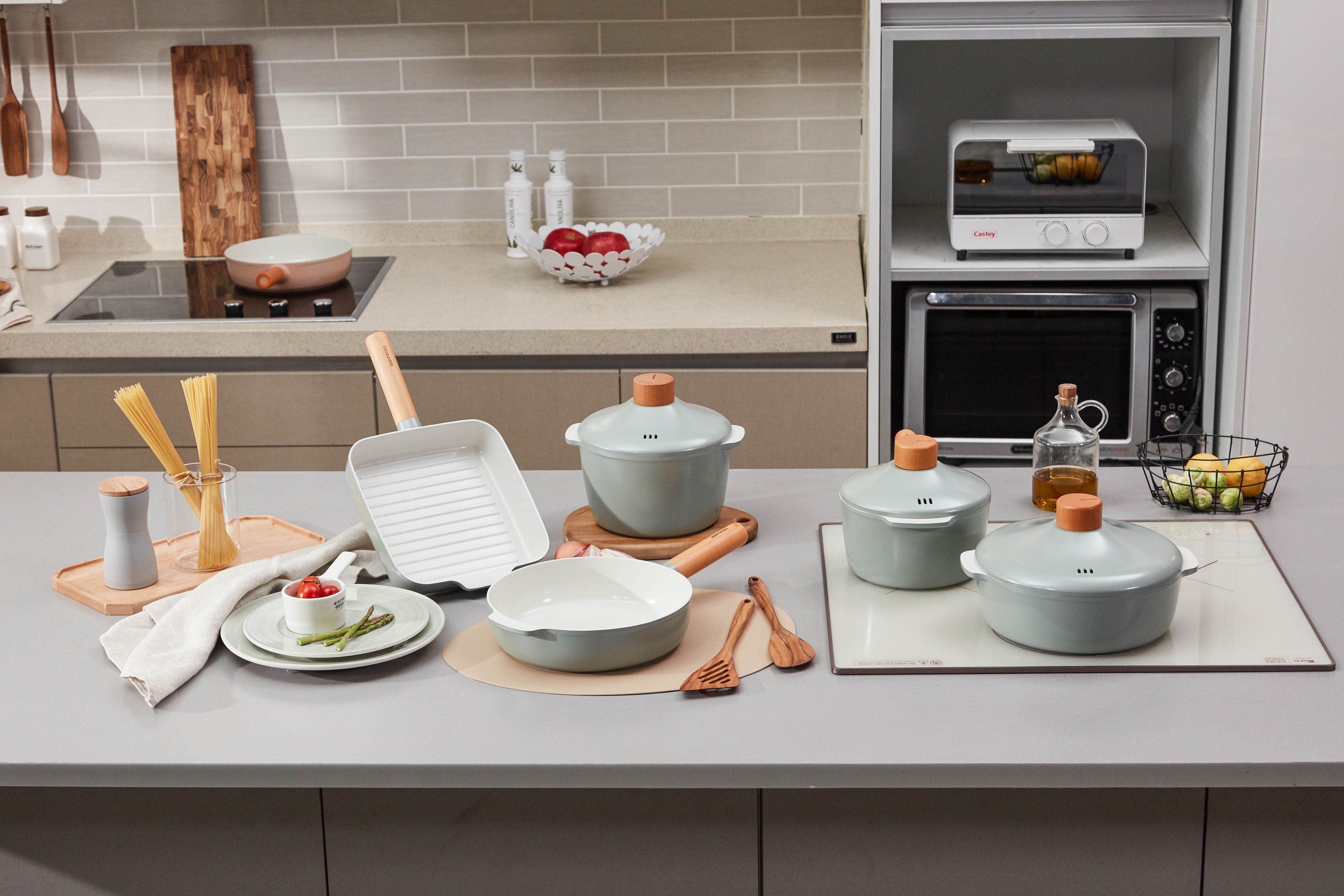 ZIUM IH Ceramic Non-stick Cookware 8-Piece Set Sauce Pot Frypan and Casserole