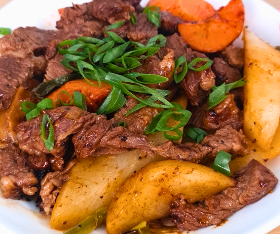 Black Pepper Beef with Carrot and Radish